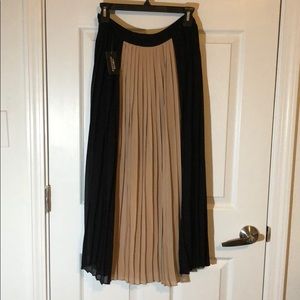 Pleated tan&black skirt